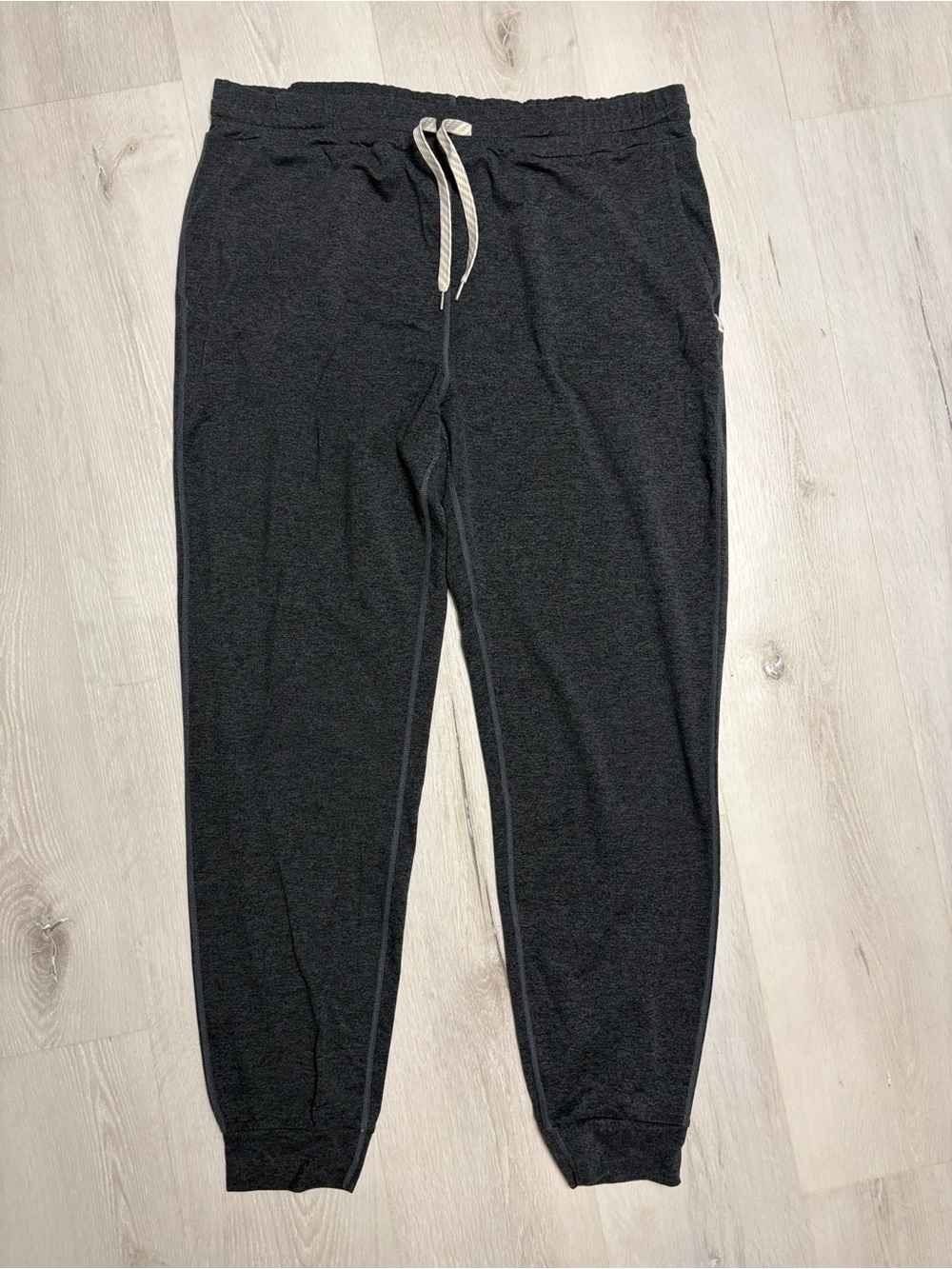 Vuori women’s performance jogger